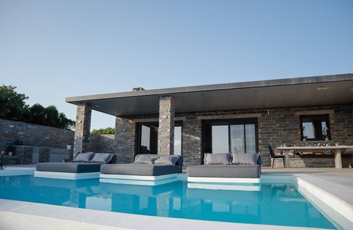 Kea Villa | 5 bedroom accommodation in Ioylis