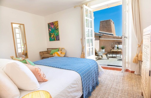 Aups House | 5 bedroom Mas, olive grove, heated pool 15 x 5m, air con, 5000m2 gardens