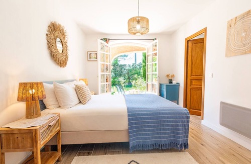 Aups House | 5 bedroom Mas, olive grove, heated pool 15 x 5m, air con, 5000m2 gardens