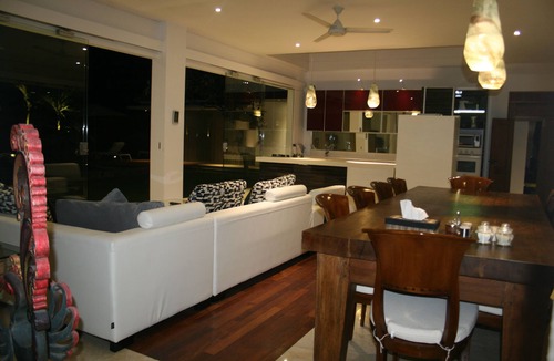 Bukti Villa | 5 bedroom villa Pantai directly on the sea