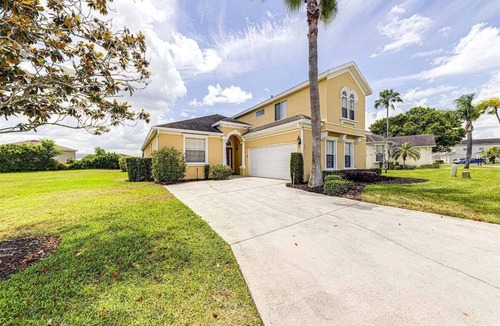 Calabay Parc Villa | 502 - Gorgeous 4BR/4BA Villa with South Facing Pool and Spa onCorner Lot