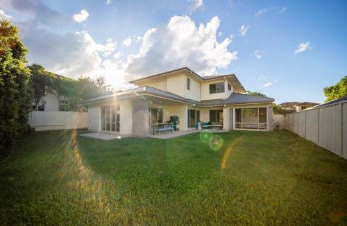 Upper Coomera House | 5BR Family Friendly Funhouse close to All Theme Parks - Holiday Home
