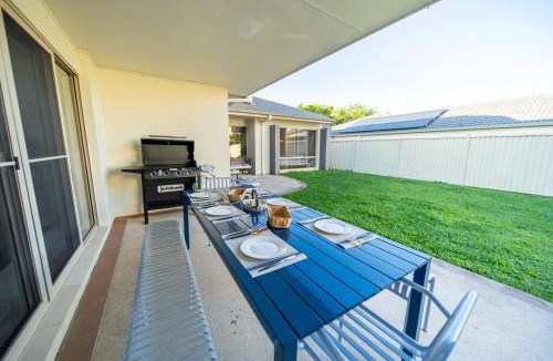 Upper Coomera House | 5BR Family Friendly Funhouse close to All Theme Parks - Holiday Home