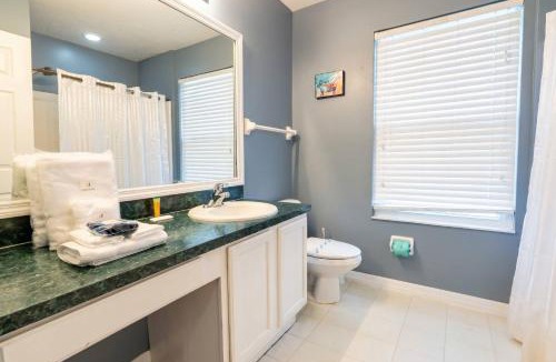 Lake Berkley House | 5BR Home w Private Pool Near Disney