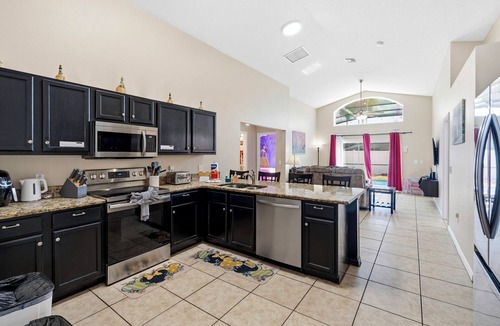 Lake Berkley House | 5BR Villa Private Pool & Game Room