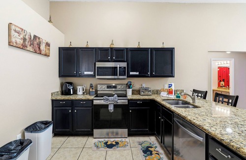 Lake Berkley House | 5BR Villa Private Pool & Game Room