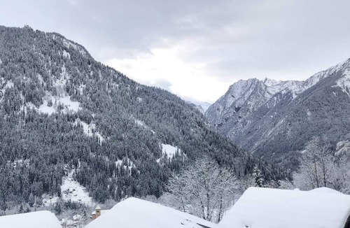 Champagny-en-Vanoise Apartment | 6-8 person apartment at the foot of the lifts, in a typical village