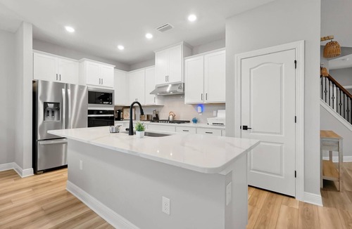 Reunion Resort | 6 Bed/4.5 Bathrooms- Lake House View! 14 Min from Disney