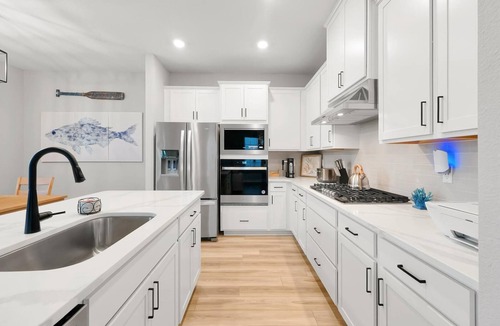 Reunion Resort | 6 Bed/4.5 Bathrooms- Lake House View! 14 Min from Disney