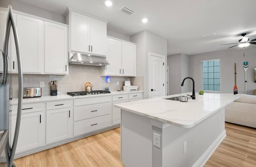 Reunion Resort | 6 Bed/4.5 Bathrooms- Lake House View! 14 Min from Disney