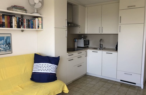 Le Lavandou Apartment | 600m from ST CLAIR BEACH, beautiful sea view to the south