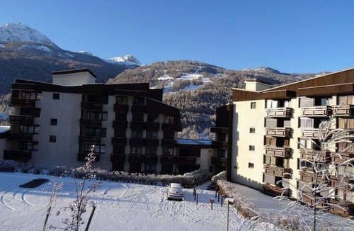 Chantemerle Apartment | 6th floor, view mountain, balcony, parking, tv, ski locker, 31m², Serre Chevalier