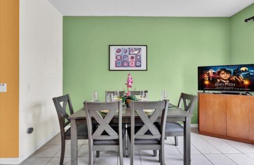 Windsor Hills House | 7644 Sir Kaufmann