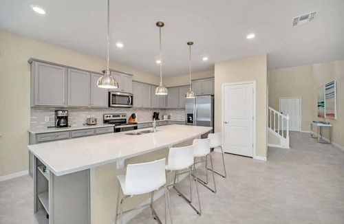 Davenport House | 8BD Windsor Island Private Pool (WI 2300)