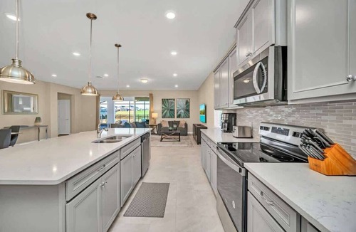 Davenport House | 8BD Windsor Island Private Pool (WI 2300)