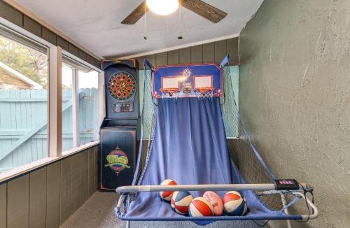 Jan Phyl Village House | 9 Mi to Legoland: Family Gem w/Games Galore!