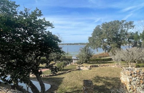Lake Wales Apartment | 900 sq ft Luxury Spa Suite · 2SA · Lake Views