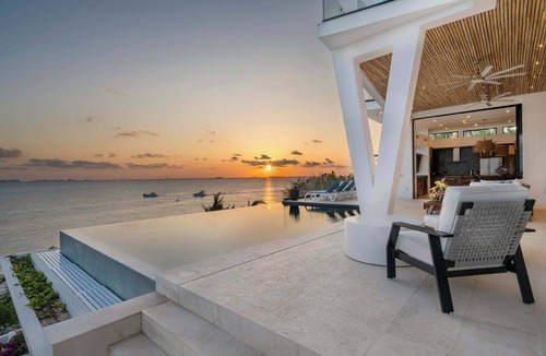 Isla Mujeres House | 9BR Private Oceanfront Villa- Sleeps 26- Chef & Concierge