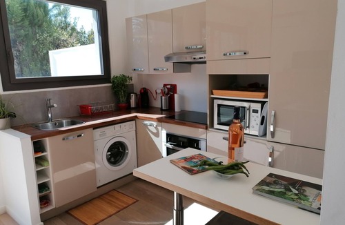 Saint-Cyr-sur-Mer Apartment | A 200 m des Plages Appartement Avec Terrasse & Jardin
