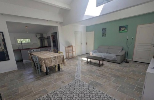 Ginasservis House | A haven of peace under the oaks