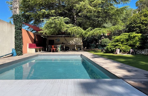 Peypin House | A house nestled in a natural setting