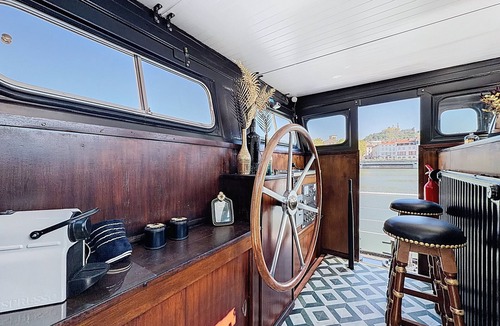 Vienne Boat Rental | A Stay on an Exceptional Houseboat: “Sur l'eau—Chill and Dream”