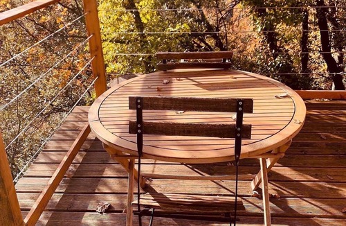 Barjols Cabin | A sweet week in a tree house in Provence