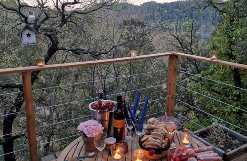 Barjols Cabin | A sweet week in a tree house in Provence