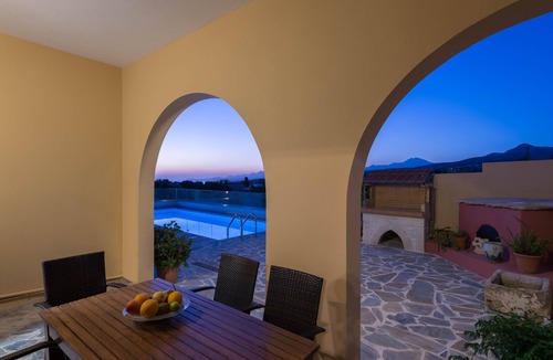 Atsipopoulo Villa | Abrakamus villa in the center of venetian village