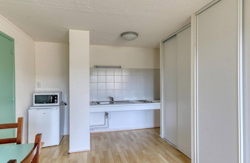 Miremont Apartment | Accessible Lake Stay for 4 in Miremont