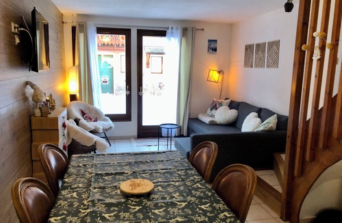 La Salle-les-Alpes Ski Chalet | Adjoining chalet sleeps 6. SERRE CHE