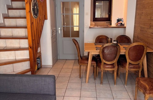 La Salle-les-Alpes Ski Chalet | Adjoining chalet sleeps 6. SERRE CHE