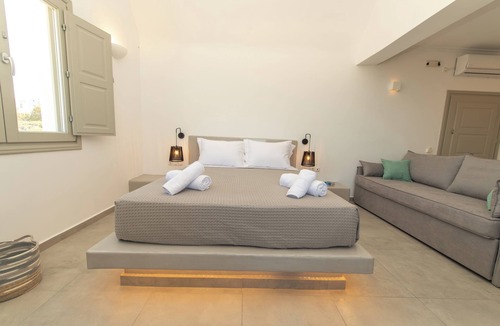 Megalochori Bed & Breakfast | Agia Marina Caldera Suites