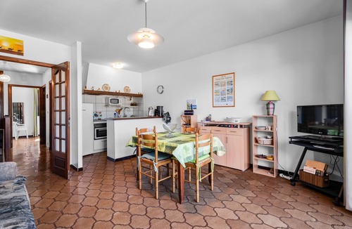 Le Brusc Apartment | Air-conditioned Apartment “100m from the Beach” with Private Terrace and A/C