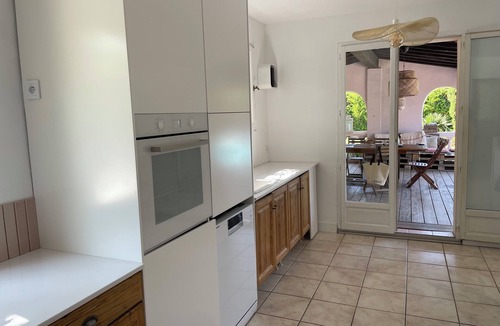 Le Brusc Villa | Air-conditioned villa with secure swimming pool 10 minutes from the beach and shops