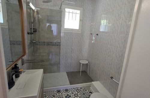 Vance-Luberon-Verdon Agglomeration Apartment | Air-conditioned, bright, and quiet studio apartment in Gréoux-les-Bains