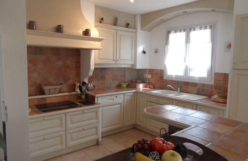 Le Luc House | Air-conditioned Provencal villa with heated pool, spa and master suite.
