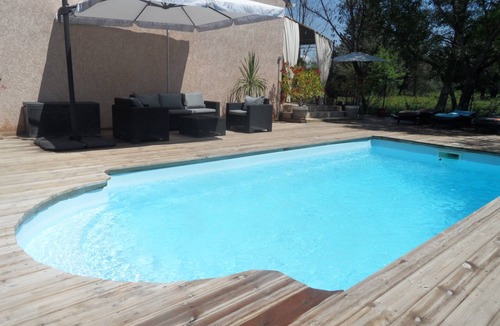 Le Luc House | Air-conditioned Provencal villa with heated pool, spa and master suite.