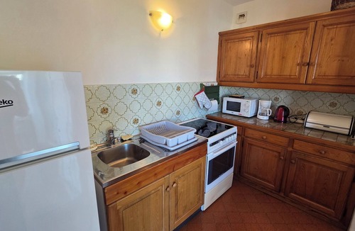 Sainte-Maxime City Centre Apartment | AIR-CONDITIONED STUDIO NEAR SHOPS AND BEACHES PARKING IN RESIDENCE