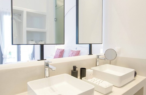 Drios House | Alexander Suites