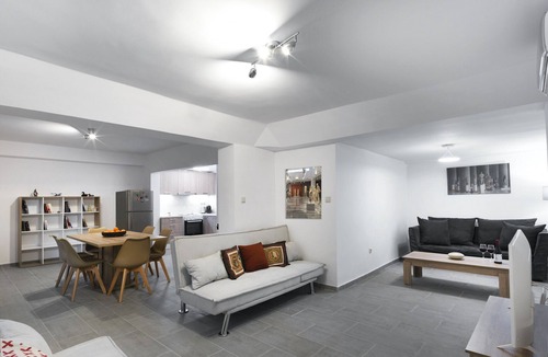 Pangrati Apartment | Alkimaxou21 · 2BR next to the National Gallery &