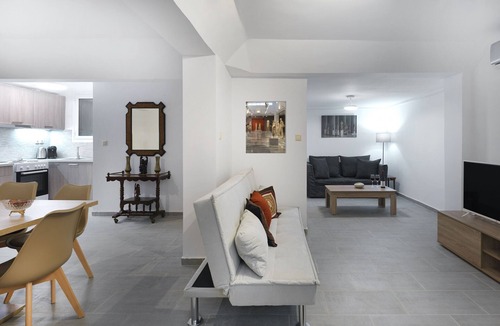 Pangrati Apartment | Alkimaxou21 · 2BR next to the National Gallery &