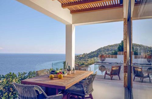 Marathias Villa | Alkyonides Feather