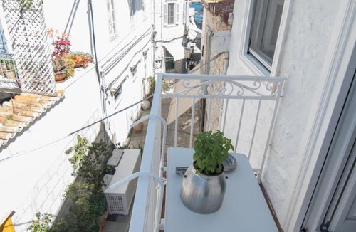 Hydra Apartment | Almond Suite