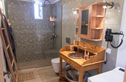 Hydra Apartment | Almond Suite