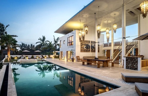 Kemenuh Villa | Amazing 6 BD Dream Villa with rice-field view