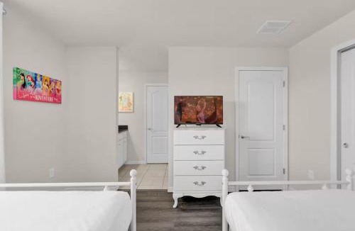 Four Corners House | Amazing 8BR Villa Pool Game Room Resort Access