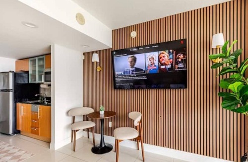 Midtown Apartment | Amazing Modern Condo w Stunning City Views of Miami