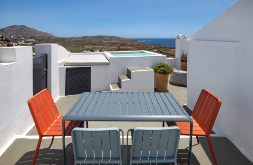Akrotiri Apartment | Amphora Helios Gem - Private Jacuzzi and Views