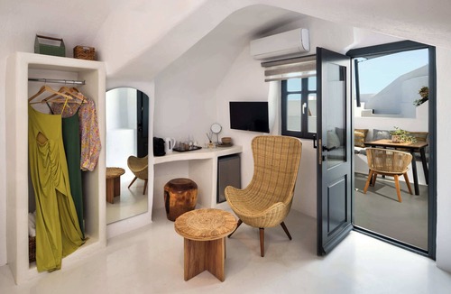 Akrotiri Apartment | Amphora Helios Gem - Private Jacuzzi and Views